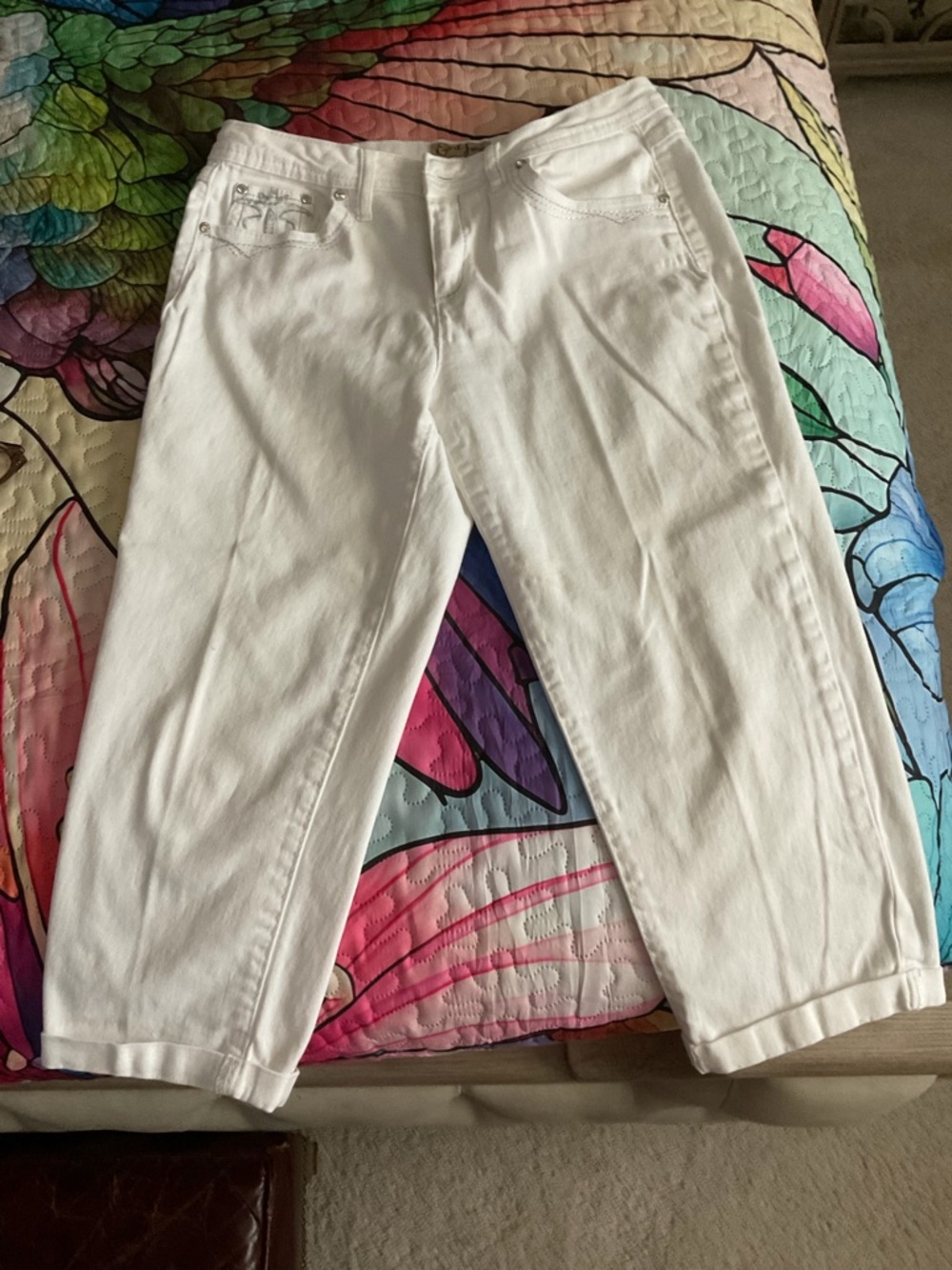 Earl Jeans White Cropped Ankle Jeans